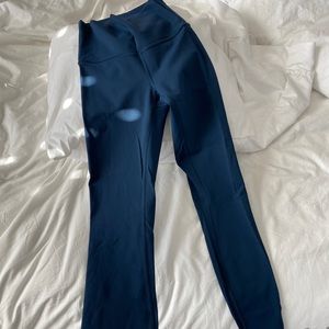 Blue lululemon leggings 25’